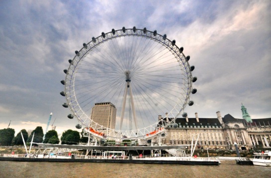 London Eye, günün her saati etkileyici manzaralar sunuyor.